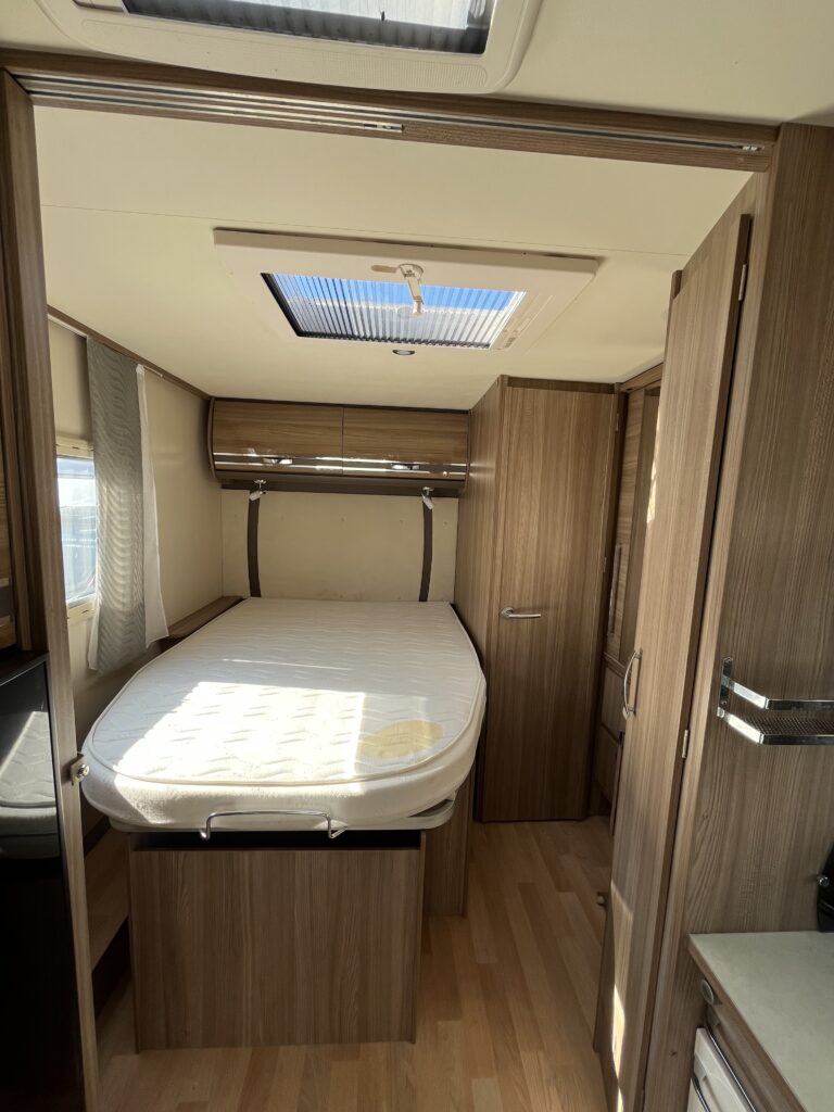 Rapido 650FF cama central e basculante