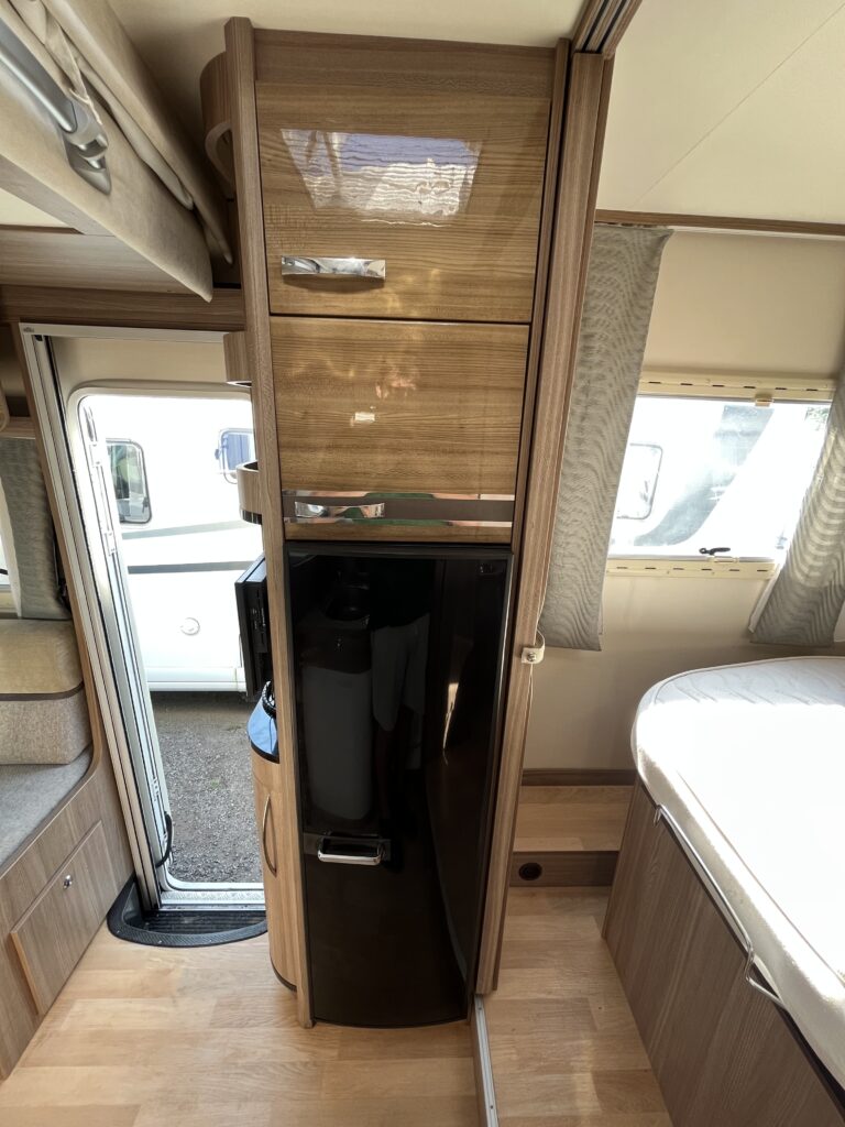 Rapido 650FF cama central e basculante