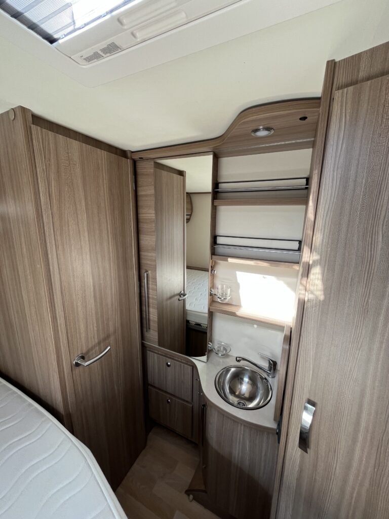 Rapido 650FF cama central e basculante