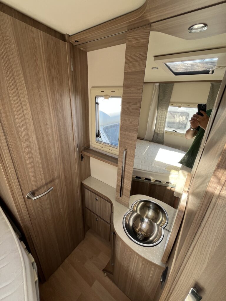 Rapido 650FF cama central e basculante