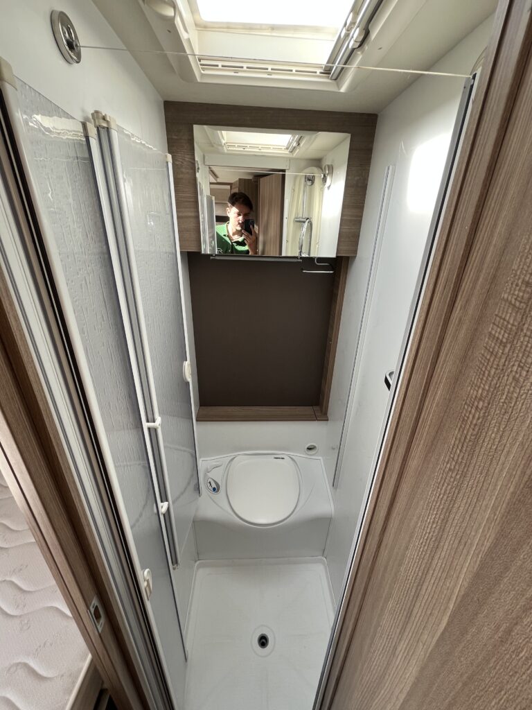 Rapido 650FF cama central e basculante