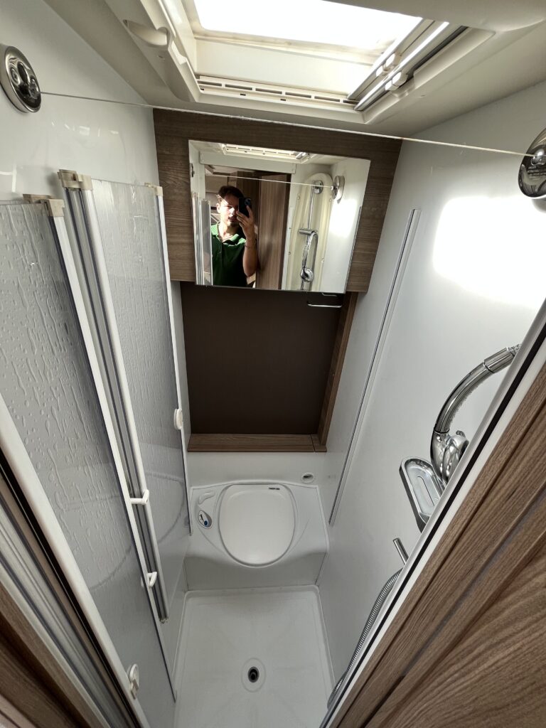 Rapido 650FF cama central e basculante