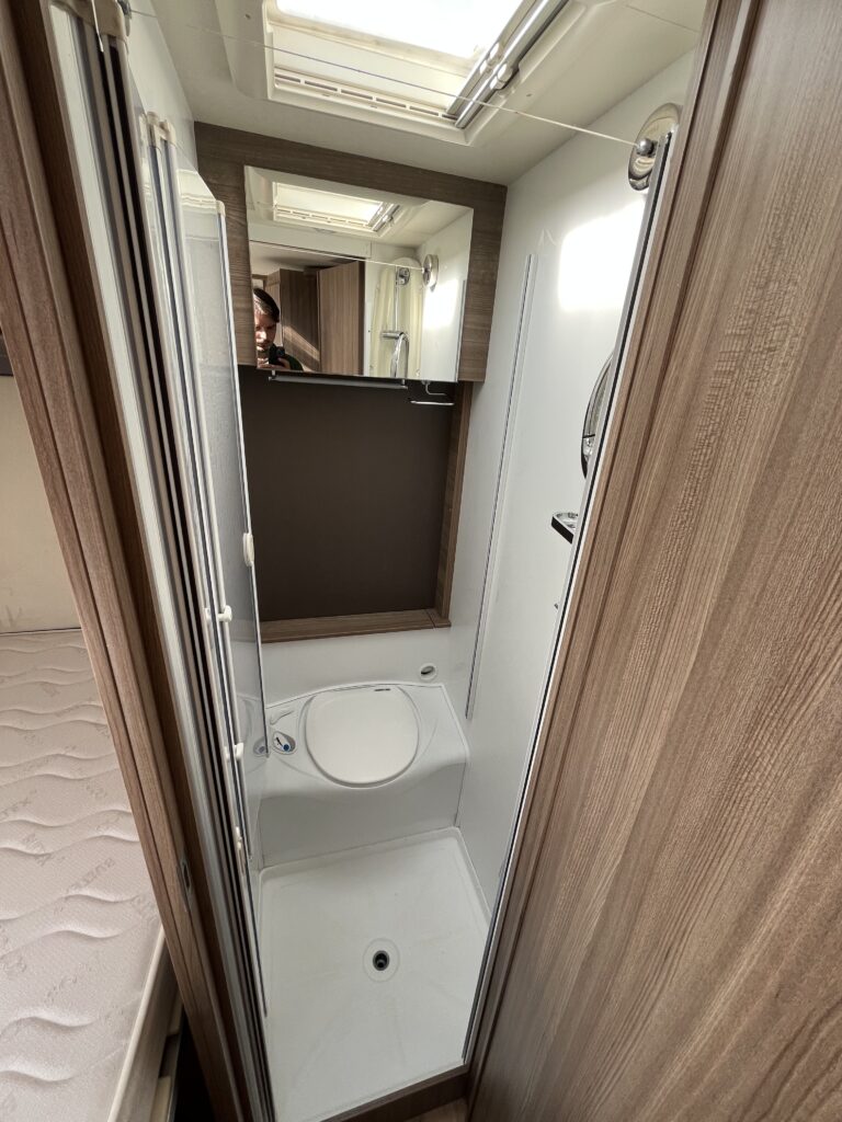 Rapido 650FF cama central e basculante
