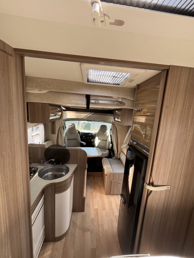 Rapido 650FF cama central e basculante