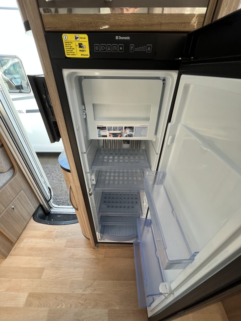 Rapido 650FF cama central e basculante