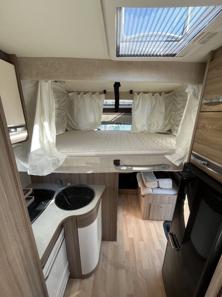 Rapido 650FF cama central e basculante