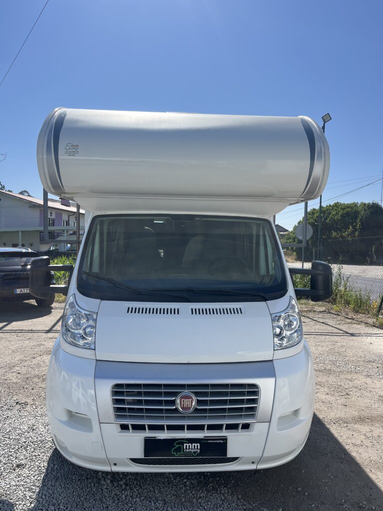 Challenger Capuccino 286C - 6 lugares lotação