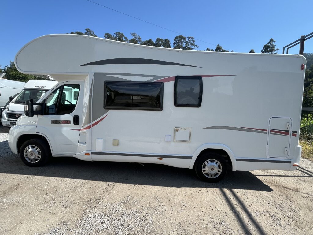 Challenger Capuccino 286C - 6 lugares lotação