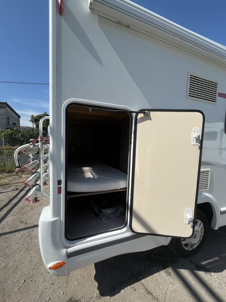 Challenger Capuccino 286C - 6 lugares lotação