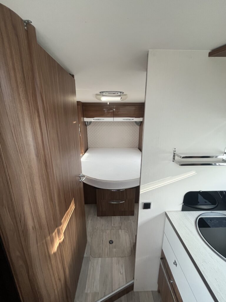 Pilote P700 Cama Central