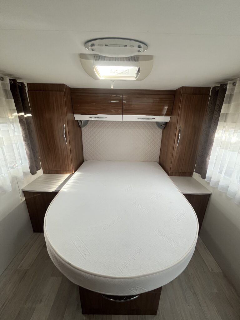Pilote P700 Cama Central