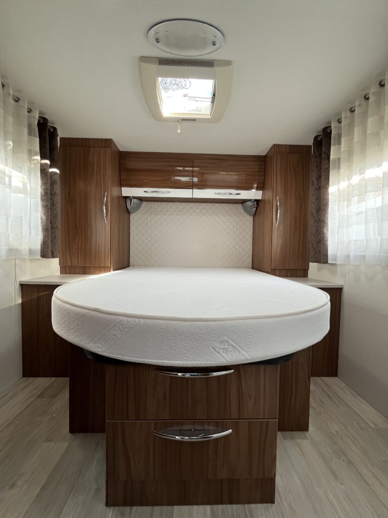 Pilote P700 Cama Central