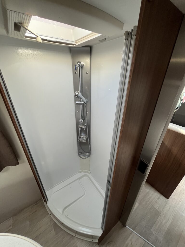 Pilote P700 Cama Central