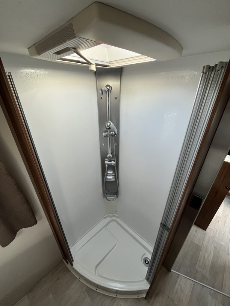 Pilote P700 Cama Central