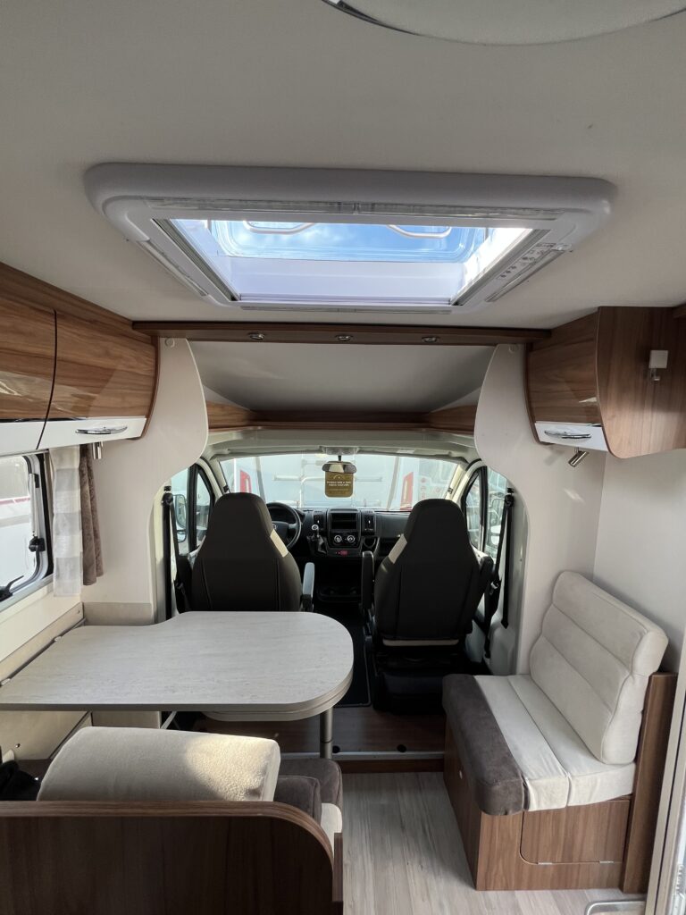 Pilote P700 Cama Central
