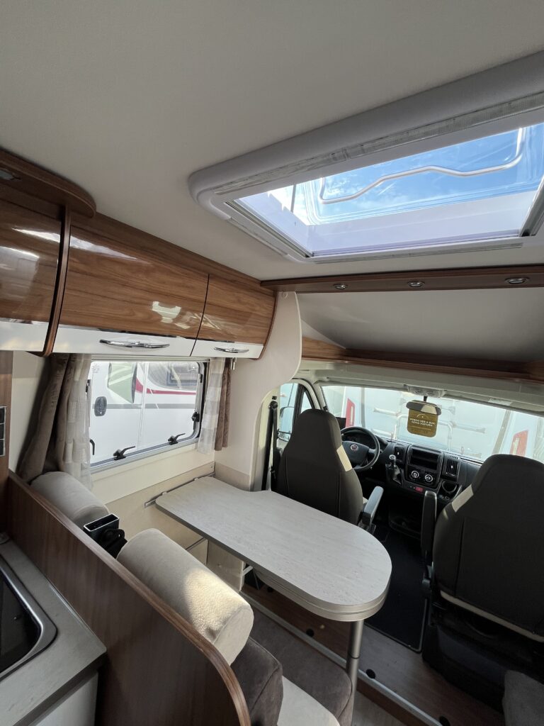 Pilote P700 Cama Central
