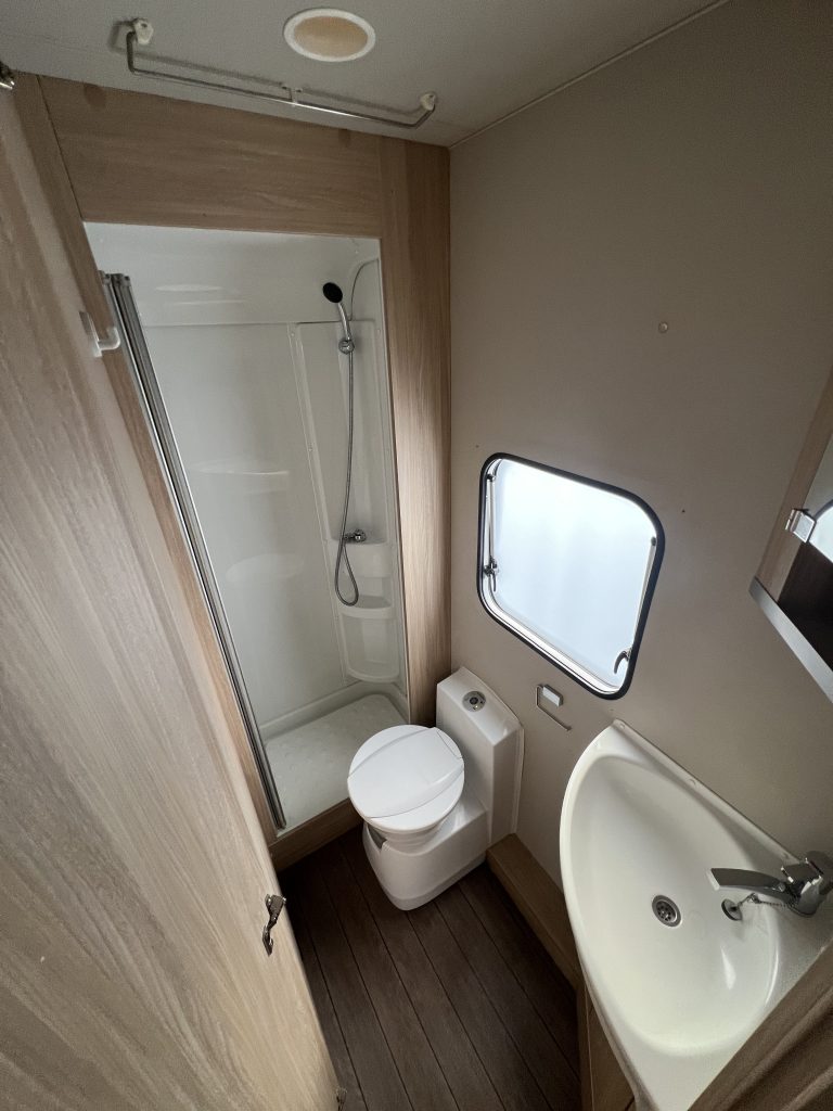 Weinsberg Cara Suite 2019 Cama francesa + Cama basculante